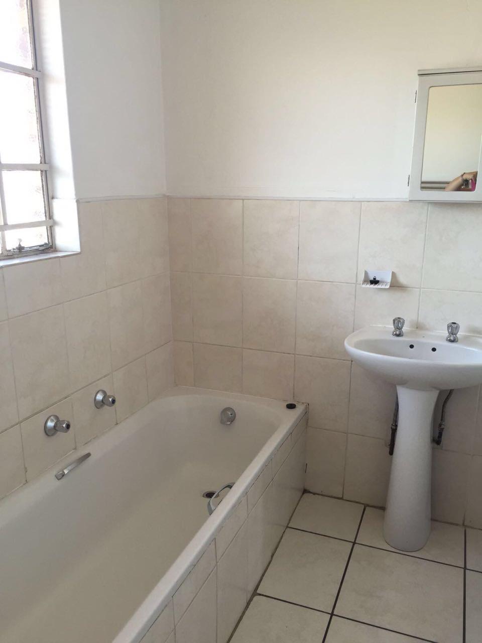 To Let 2 Bedroom Property for Rent in Aberdeen Eastern Cape